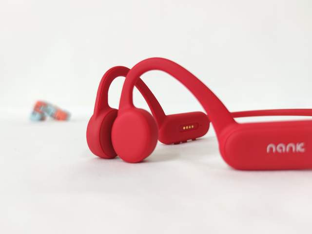 自由聆聽(tīng)新選擇 不入耳骨傳導(dǎo)與離線MP3藍(lán)牙耳機(jī)全解析
